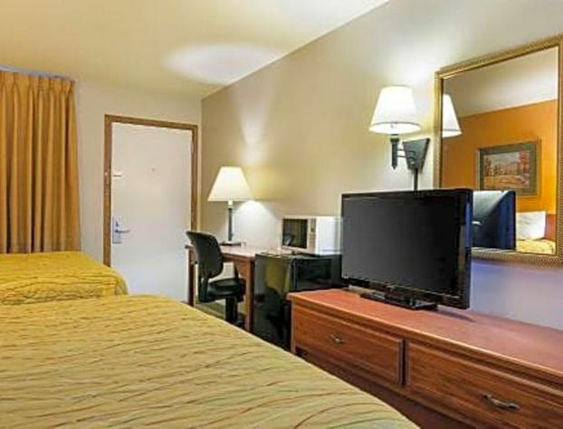 Rodeway Inn Larned hotel detail image 2