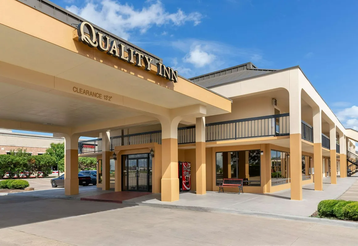 Quality Inn at Arlington Highlands hotel hero