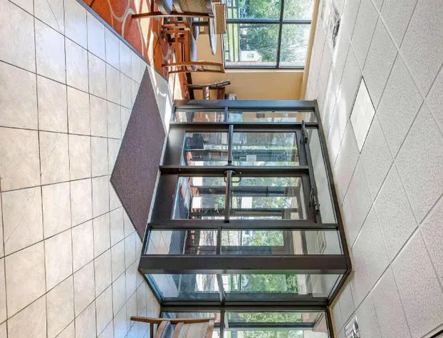 Econo Lodge Inn & Suites Fairgrounds hotel detail image 4