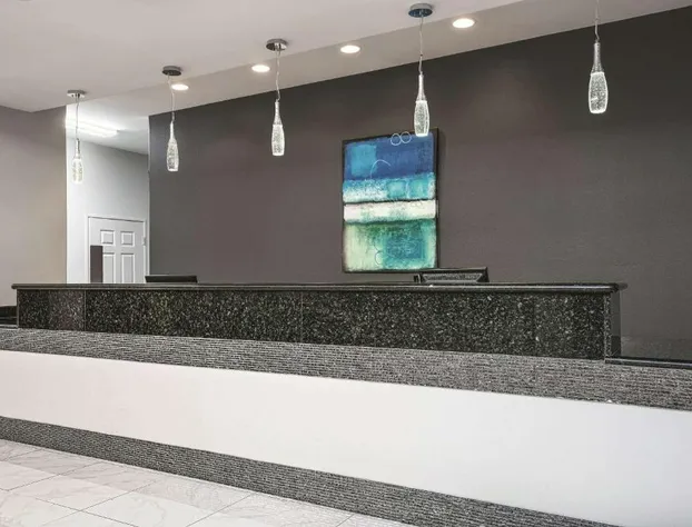 La Quinta Inn & Suites by Wyndham Mercedes Outlet Mall hotel detail image 4