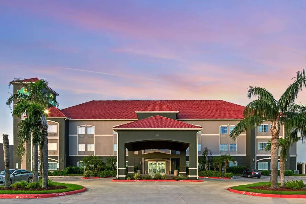 La Quinta Inn & Suites by Wyndham Mercedes Outlet Mall hotel hero