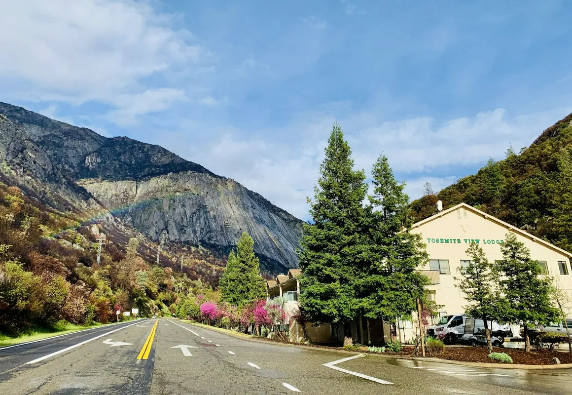 Yosemite View Lodge hotel hero