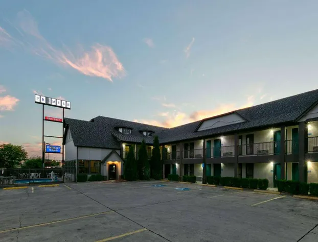 Howard Johnson by Wyndham San Marcos hotel detail image 1