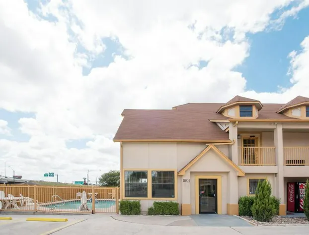 Howard Johnson by Wyndham San Marcos hotel detail image 1