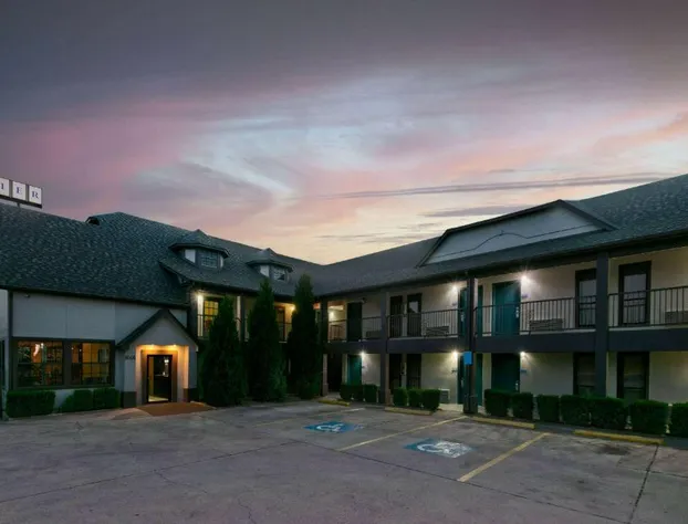 Howard Johnson by Wyndham San Marcos hotel detail image 3