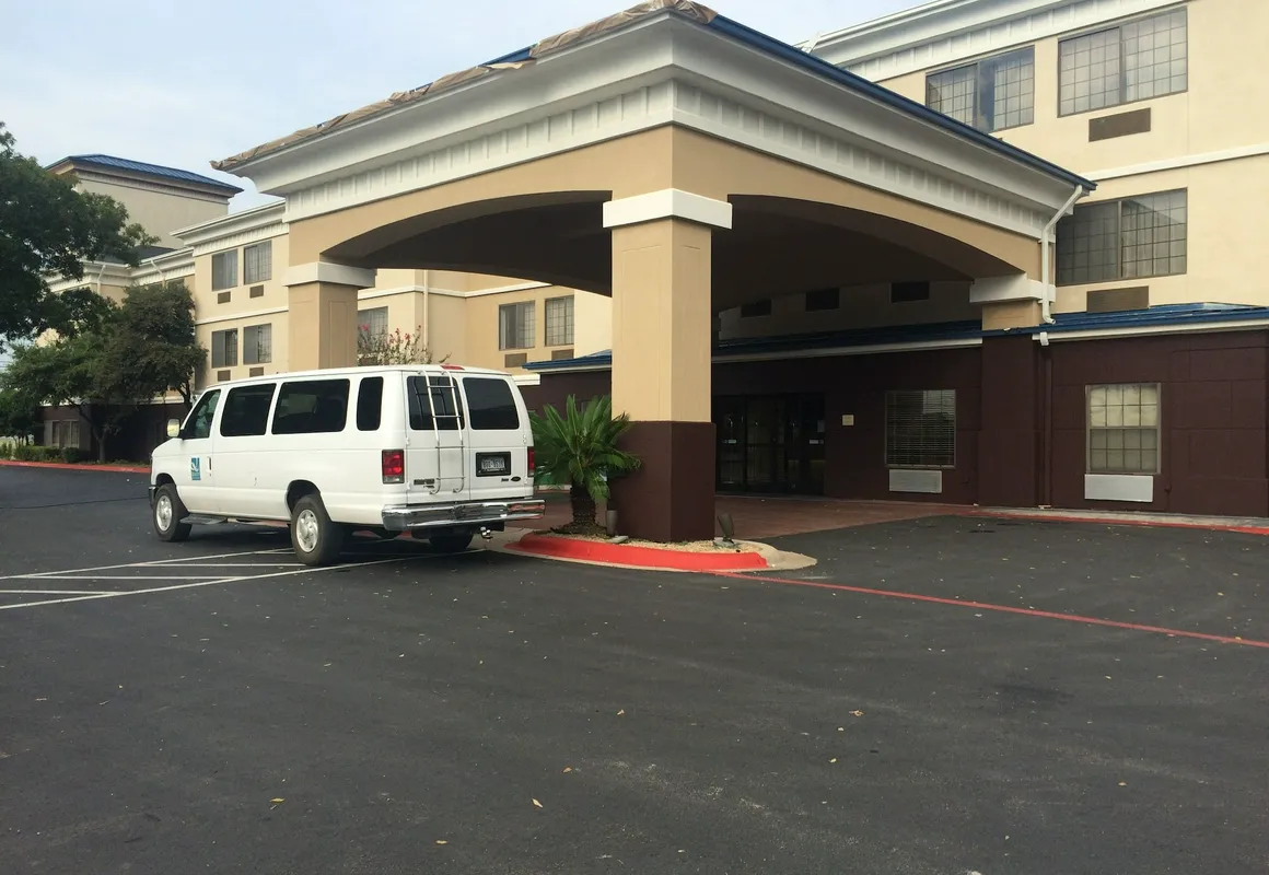 Del Valle Austin Southeast hotel hero