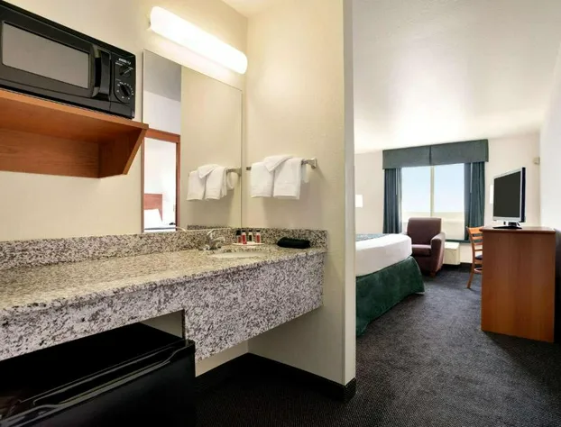 Travelodge by Wyndham Bill WY Thunder Basin Ntl Grassland hotel detail image 3