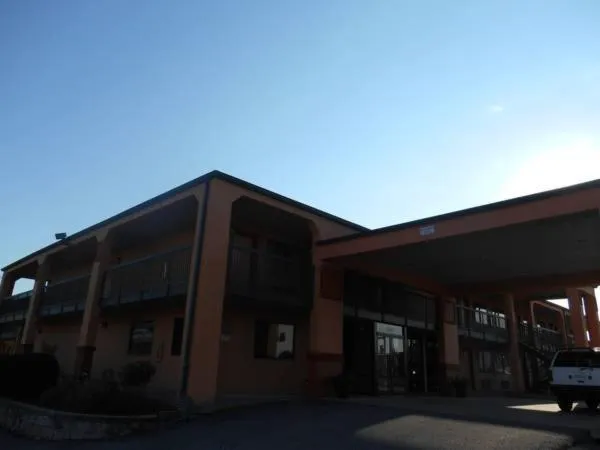 AmeriStay Inn hotel hero