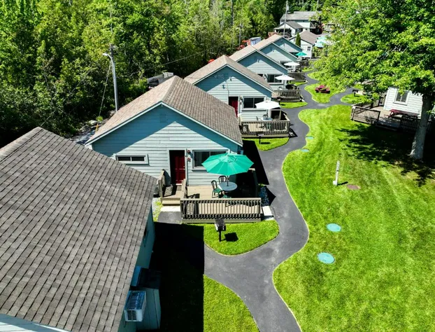 Lake George Diamond Cove hotel detail image 1