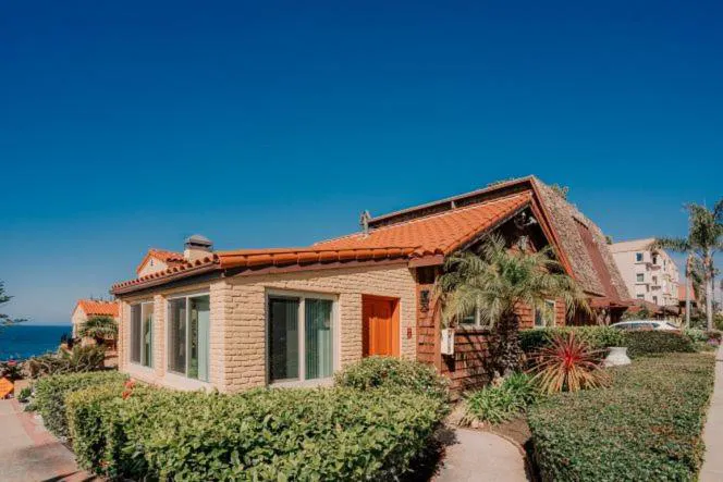 Pantai Inn hotel hero