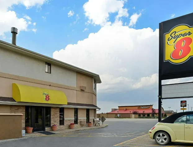 Super 8 by Wyndham Casper West by the River hotel detail image 3