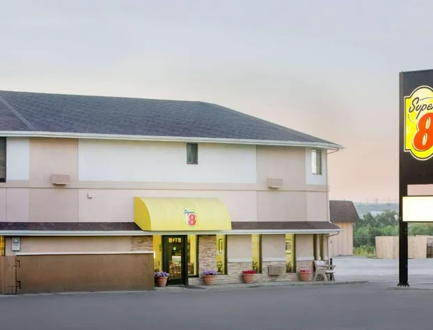 Super 8 by Wyndham Casper West by the River hotel detail image 1