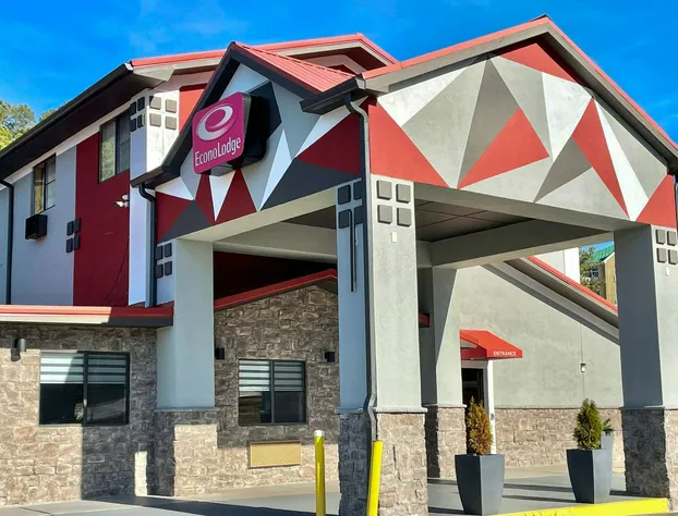 Econo Lodge Cartersville-Emerson Lake Point hotel detail image 4