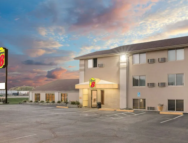 Super 8 by Wyndham Watertown hotel detail image 1