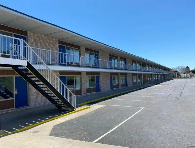 Days Inn & Suites by Wyndham St. Ignace Lakefront hotel detail image 1