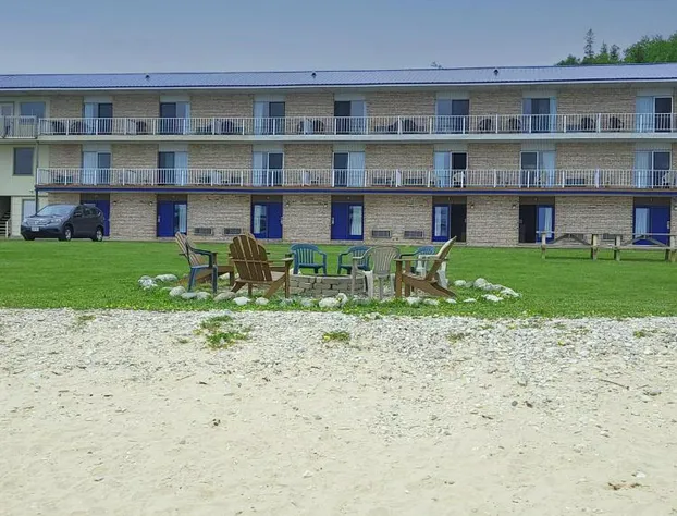 Days Inn & Suites by Wyndham St. Ignace Lakefront hotel detail image 3