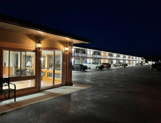 Days Inn & Suites by Wyndham St. Ignace Lakefront hotel detail image 4