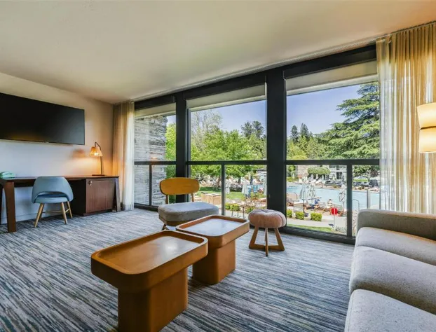 Flamingo Resort & Spa Santa Rosa Sonoma, Tapestry by Hilton hotel detail image 3