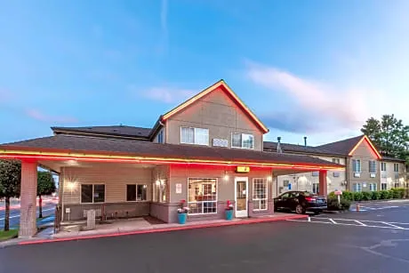 Super 8 by Wyndham Gresham/Portland Area OR hotel detail image 1