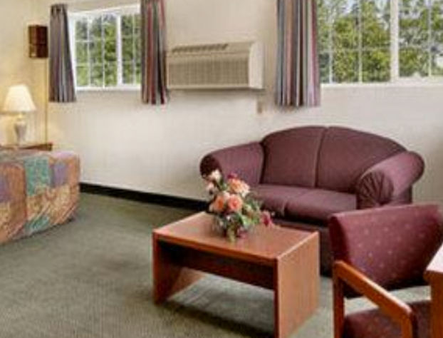 Super 8 by Wyndham Gresham/Portland Area OR hotel detail image 1