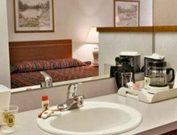 Super 8 by Wyndham Gresham/Portland Area OR hotel detail image 2