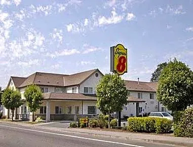 Super 8 by Wyndham Gresham/Portland Area OR hotel detail image 1