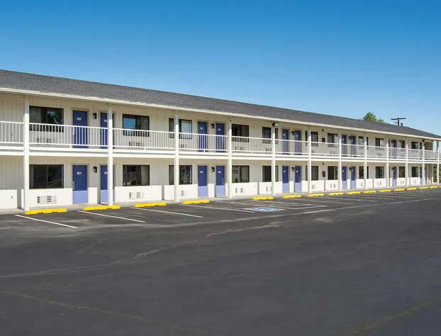 Motel 6 Madras, OR hotel detail image 1