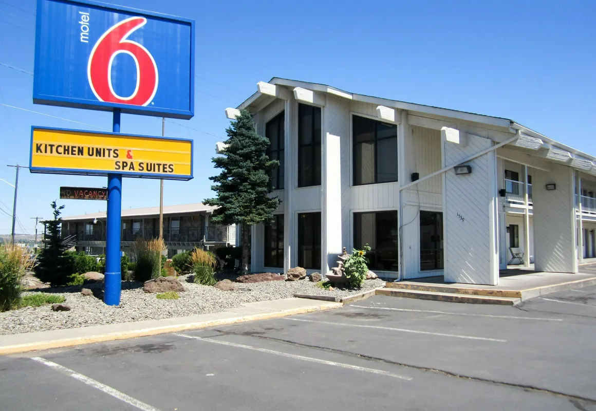 Motel 6 Madras, OR hotel hero