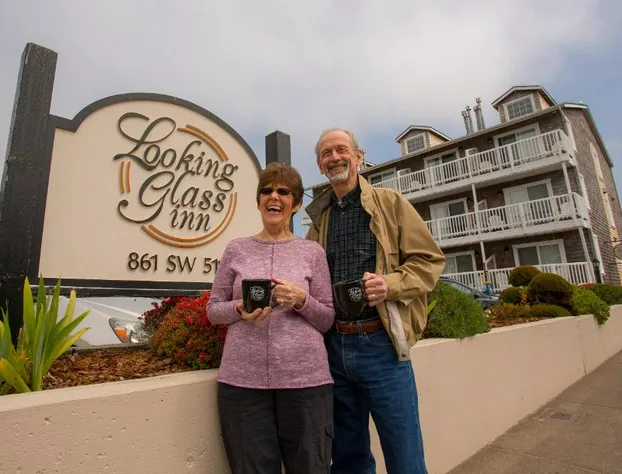 Looking Glass Inn hotel detail image 1