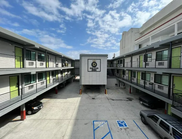 Deluxe Inn Hawthorne hotel detail image 3