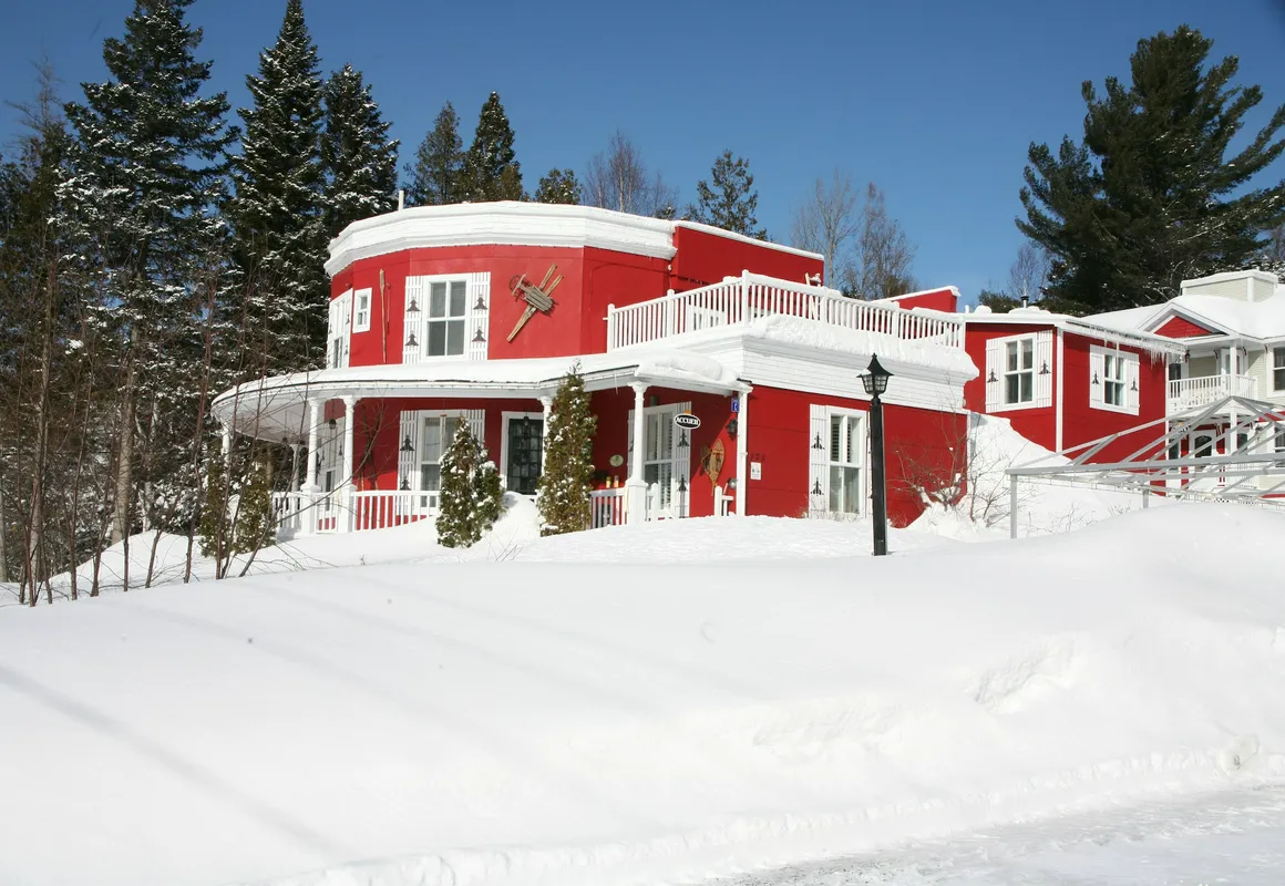 Auberge de La Tour du Lac hotel hero