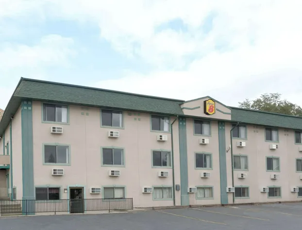 Super 8 by Wyndham Green River hotel detail image 1