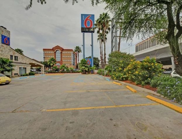 Motel 6 San Antonio, TX - Downtown - Market Square hotel detail image 1