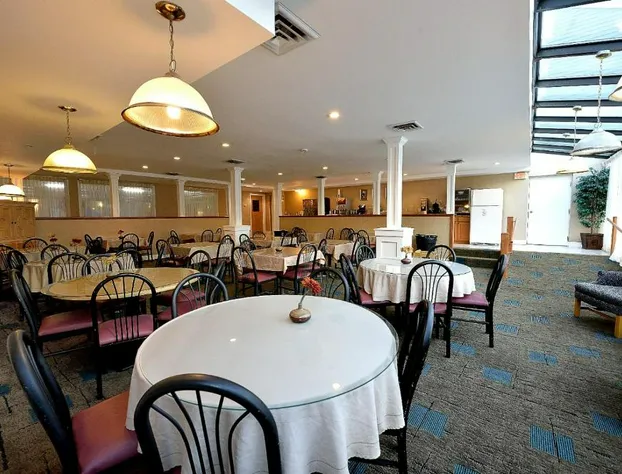 Ambassador Inn & Suites hotel detail image 4