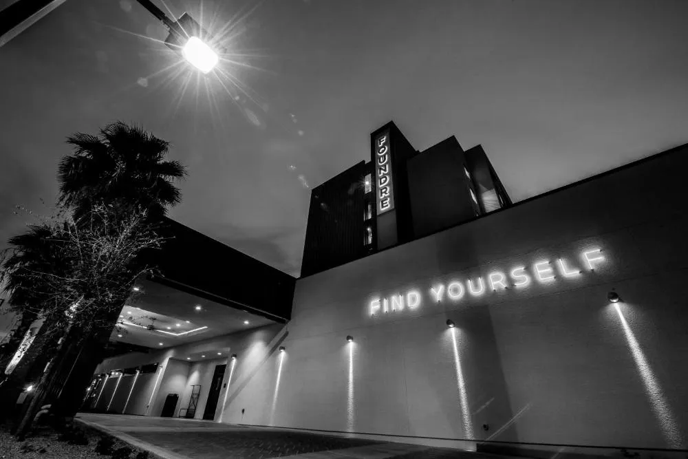 FOUNDRE Phoenix hotel hero