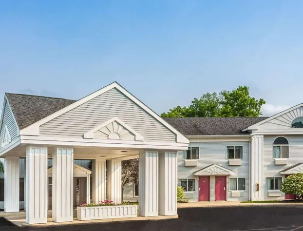 Days Inn by Wyndham Tiffin hotel detail image 1