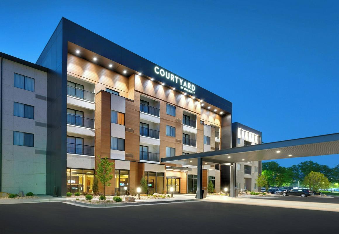Courtyard by Marriott Sandy hotel hero