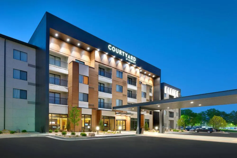 Courtyard by Marriott Sandy hotel hero