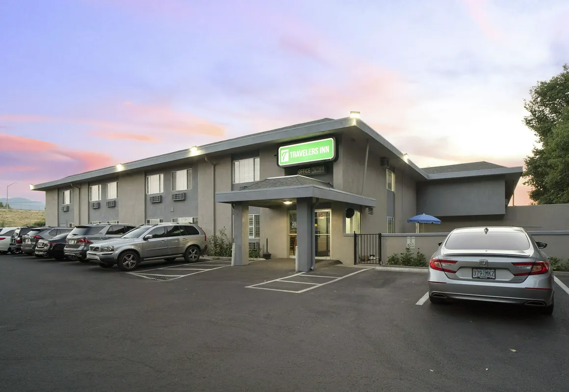 Travelers Inn Medford hotel hero