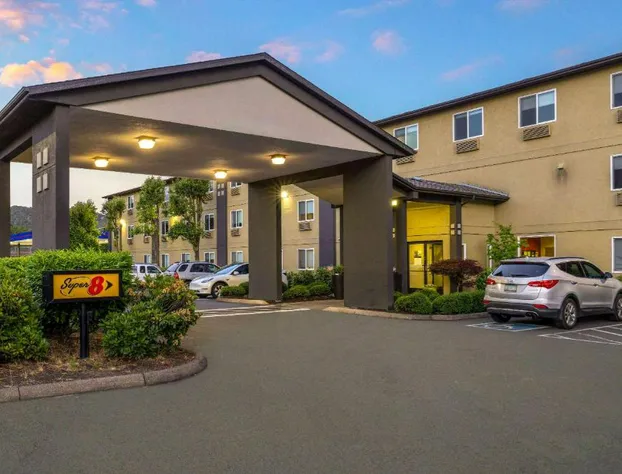Super 8 by Wyndham Roseburg hotel detail image 3