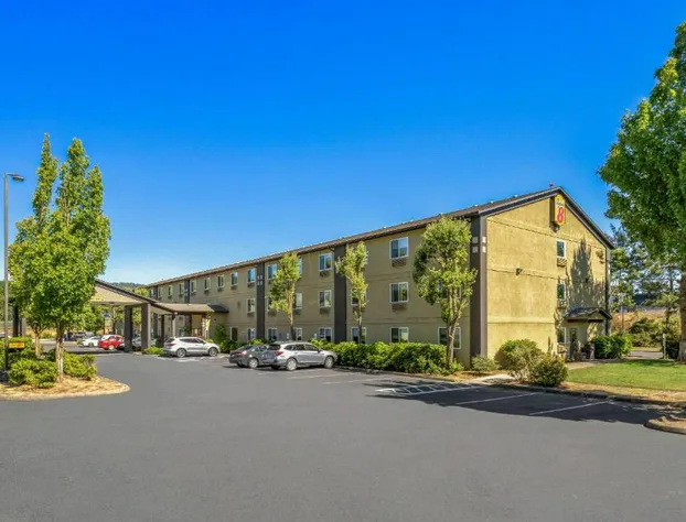 Super 8 by Wyndham Roseburg hotel detail image 4