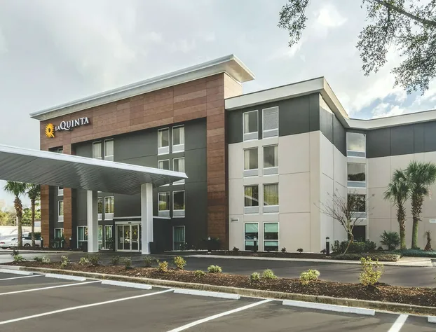 La Quinta Inn & Suites by Wyndham Myrtle Beach - N Kings Hwy hotel detail image 1