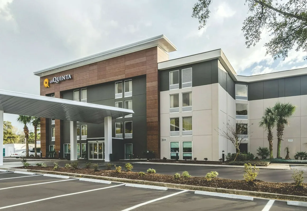La Quinta Inn & Suites by Wyndham Myrtle Beach - N Kings Hwy hotel hero