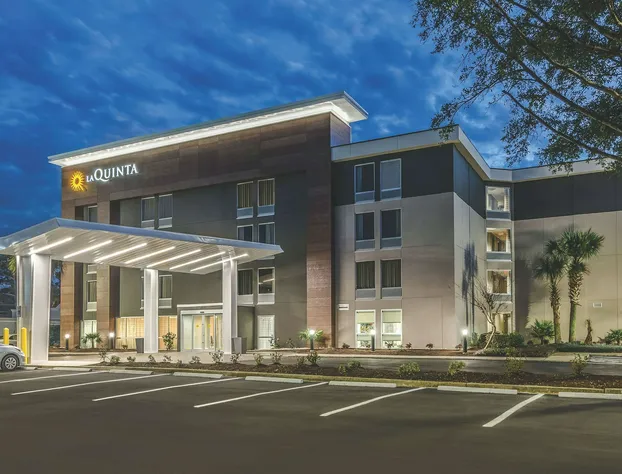 La Quinta Inn & Suites by Wyndham Myrtle Beach - N Kings Hwy hotel detail image 2