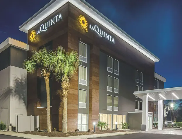 La Quinta Inn & Suites by Wyndham Myrtle Beach - N Kings Hwy hotel detail image 3