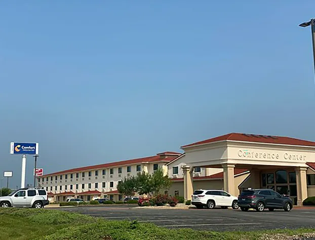 Comfort Inn & Suites at I-74 and 155 hotel detail image 3