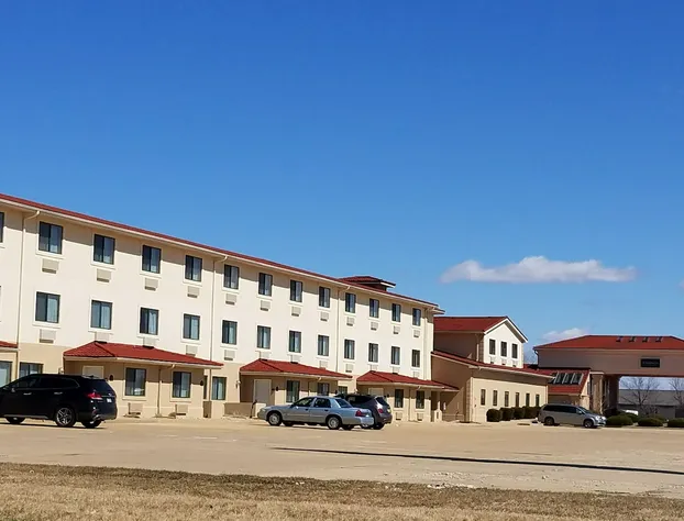 Comfort Inn & Suites at I-74 and 155 hotel detail image 2