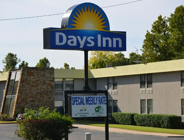 Days Inn by Wyndham Southern Hills/ORU hotel detail image 1