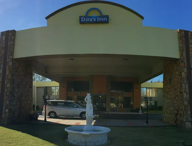 Days Inn by Wyndham Southern Hills/ORU hotel detail image 4