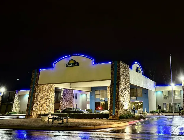 Days Inn by Wyndham Southern Hills/ORU hotel detail image 1